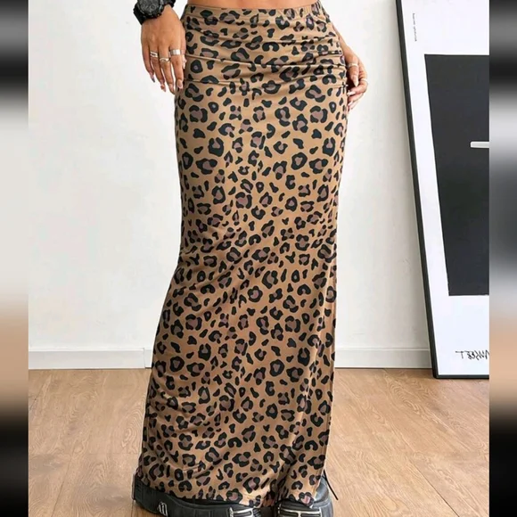 Women's Streetwear Sexy Leopard Print Ruched Slit Maxi Skirt, Music Festival - Picture 3 of 4